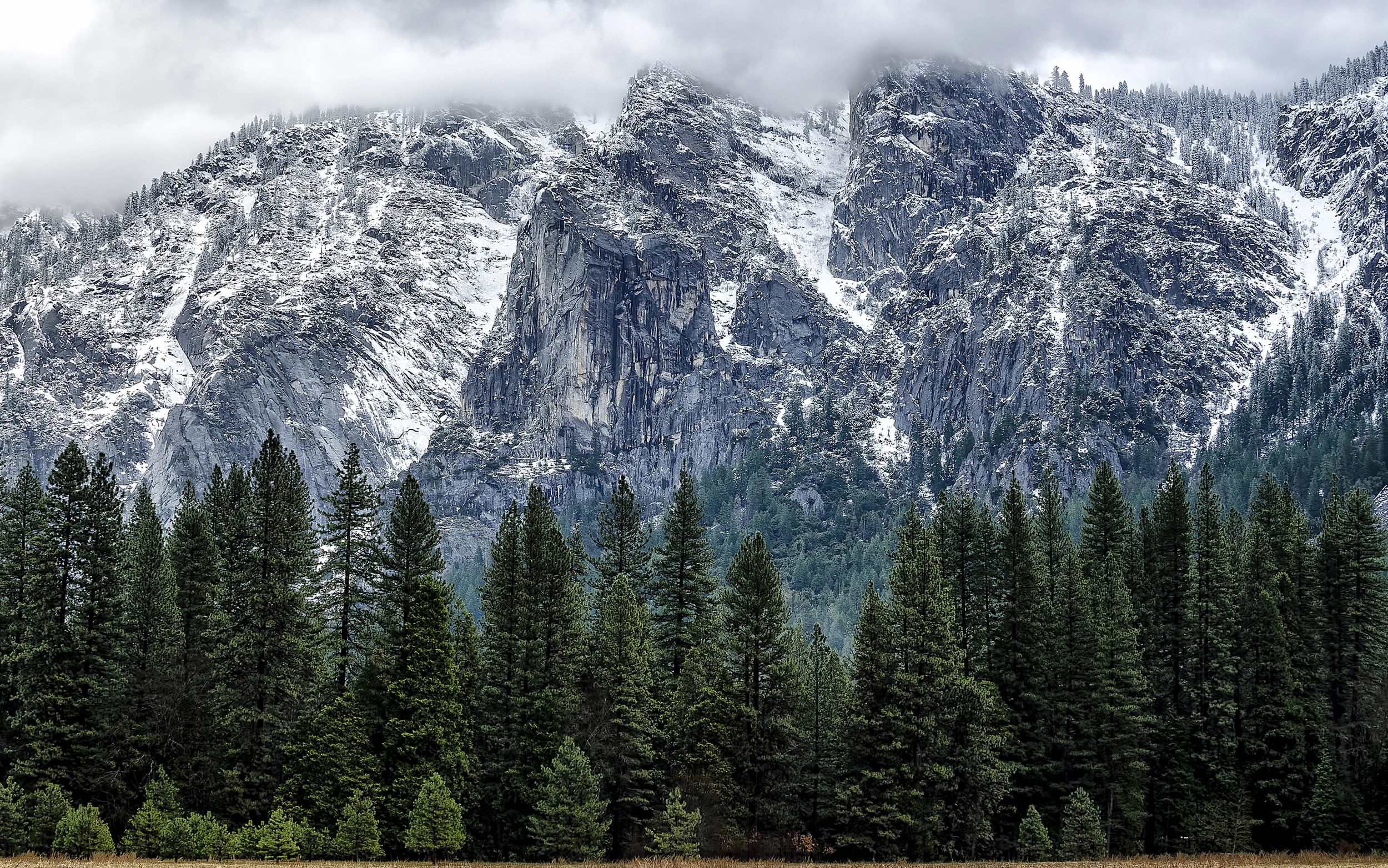 Thank Apple’s OS X Yosemite Announcement For This Collection Of Desktop & iPhone WallPapers