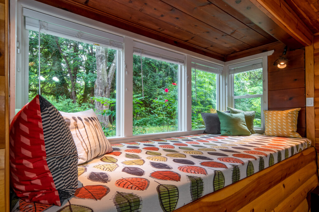 Breakfast nook with a mountain view — real estate photography by Pro Property Photos by Wasim, Bend, Oregon.