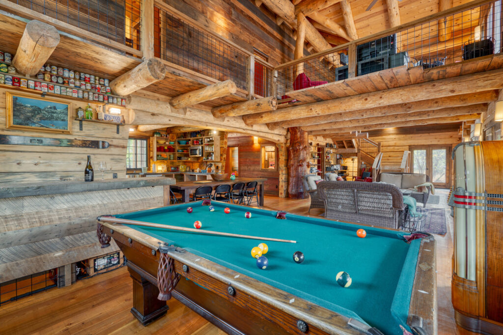 Pro Property Photos by Wasim Bend Real Estate Photographer Bend Tygh Valley Cabin 710 — Interior & real estate photography by Wasim Muklashy